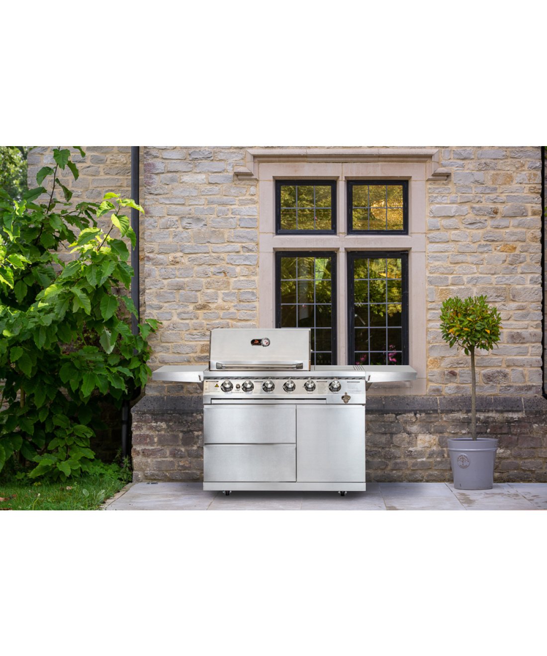 Whistler Grills Cirencester 4 Freestanding BBQ Famous Garden uk garden setting one flap up