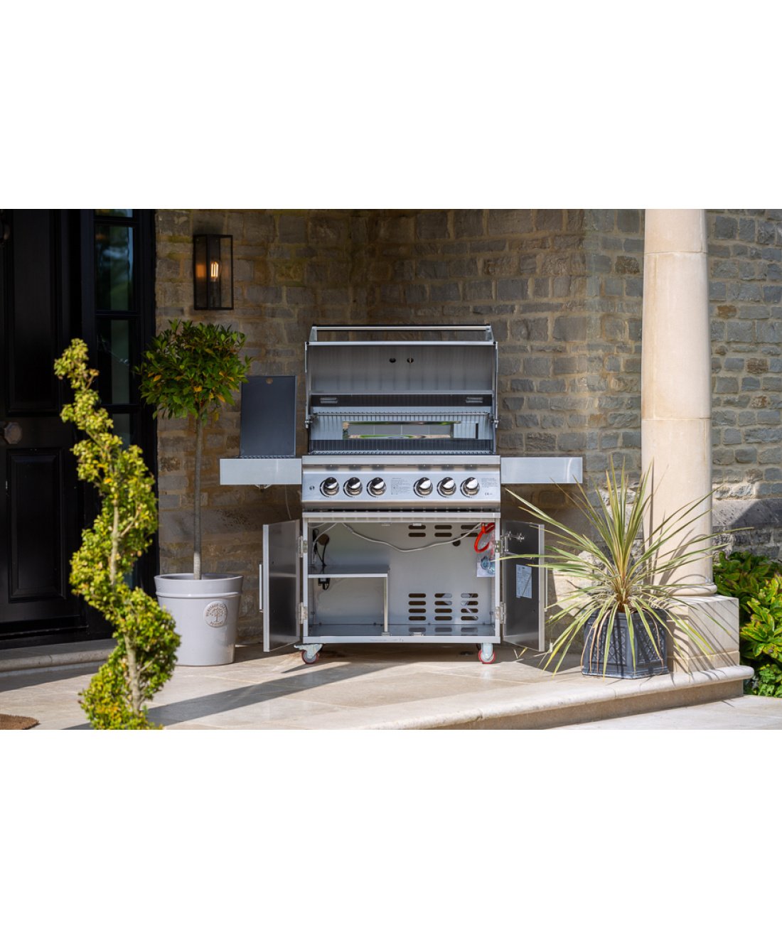 Famous Garden UK Bilbury 4 Freestanding BBQ Whistler Grills open