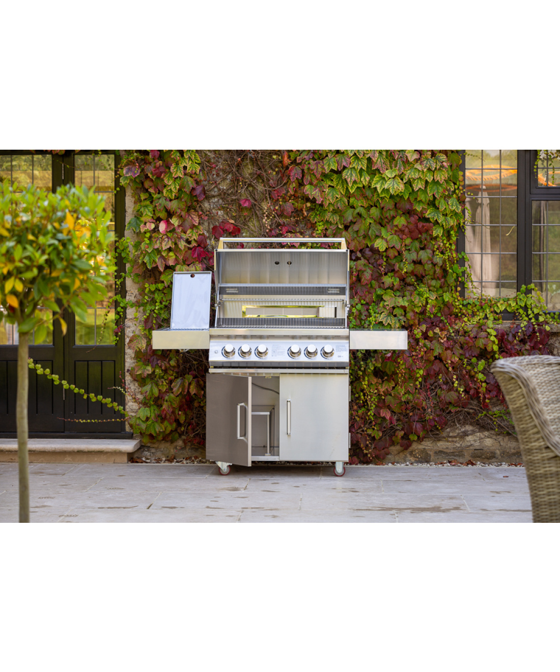 Famous Garden UK Bilbury 4 BBQ Whistler Grills open