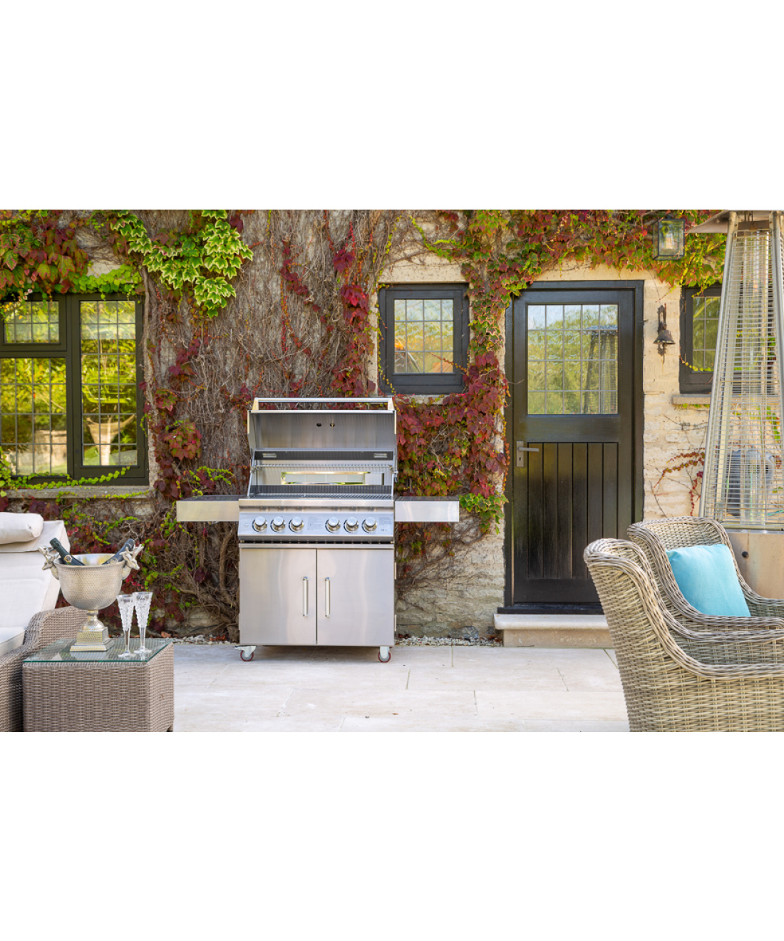 Famous Garden UK Bilbury 4 BBQ Whistler Grills outdoor garden setting