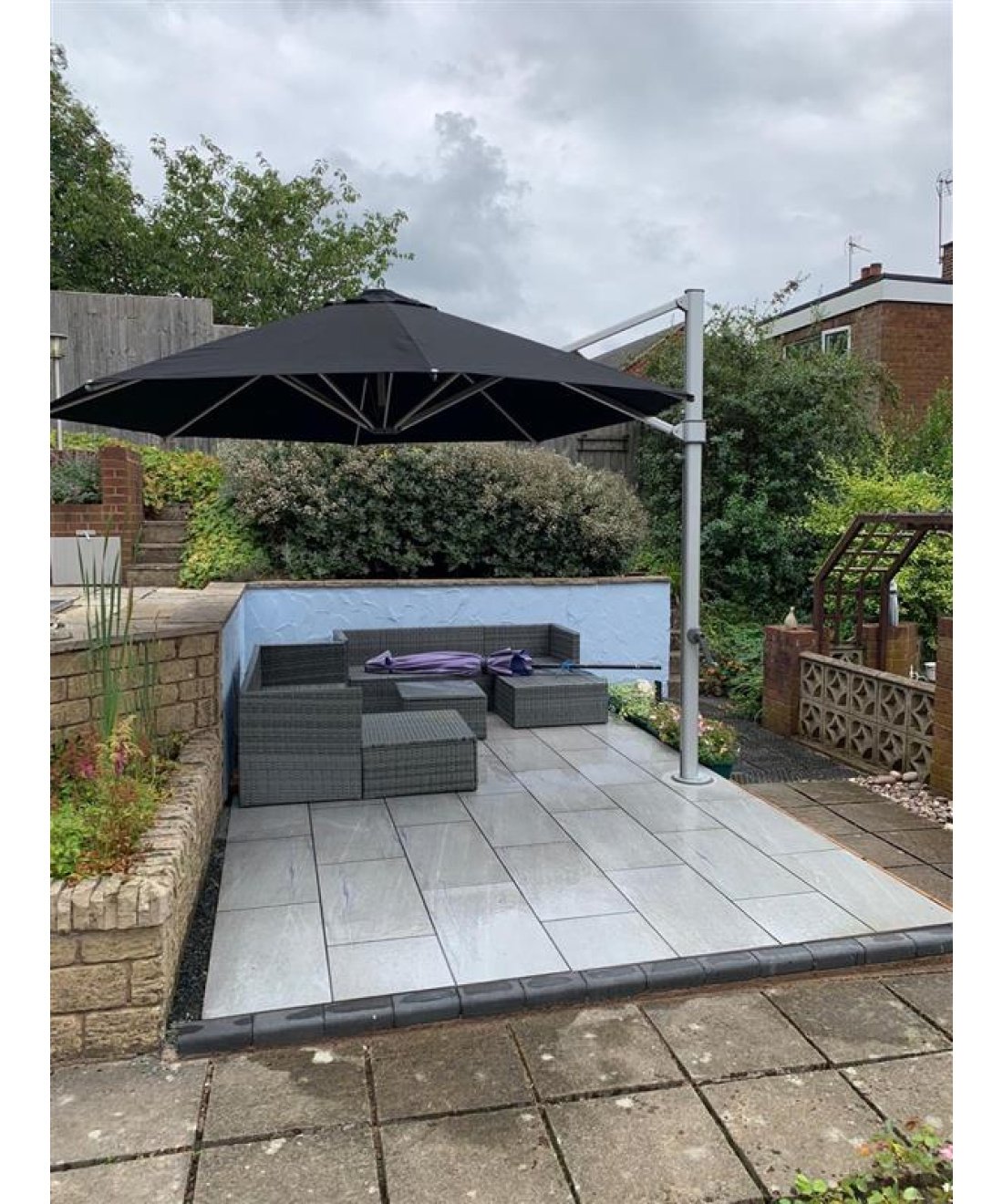 intashade cantilever parasol in black from famous garden uk