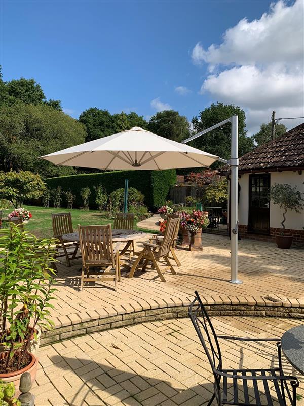 intashade cantilever aurora parasol white